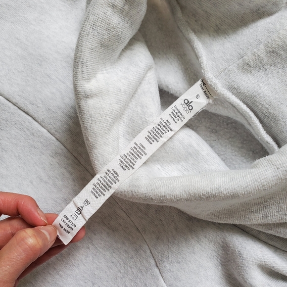 Alo Yoga Light Gray Haze Turtleneck Sweatshirt - Picture 3 of 4